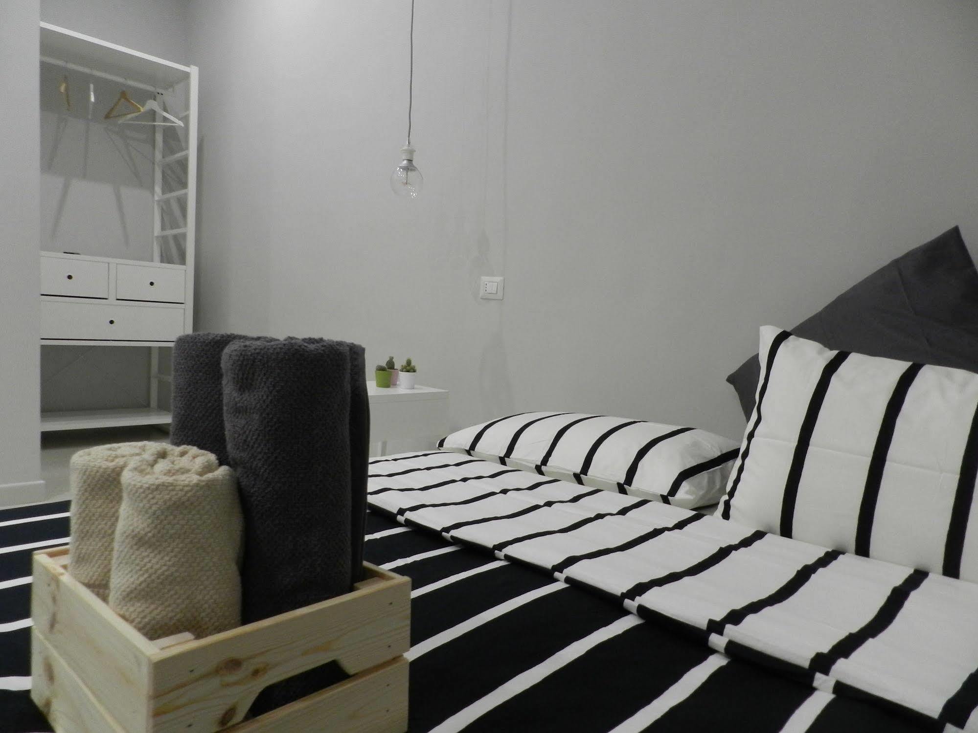Mola Rooms Neapel Exterior foto