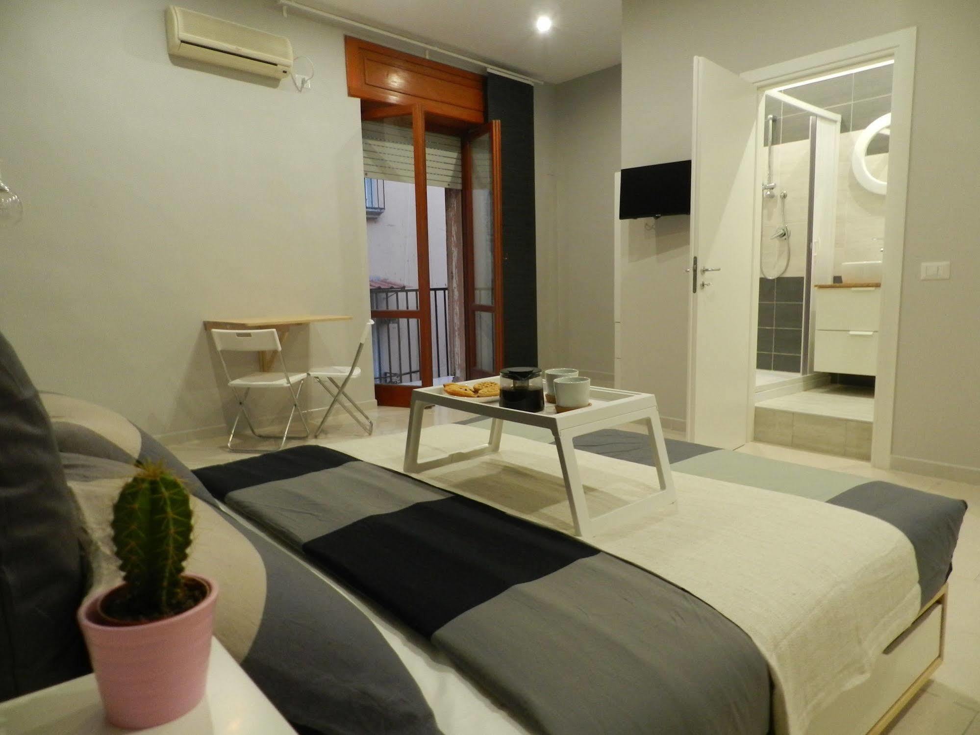 Mola Rooms Neapel Exterior foto