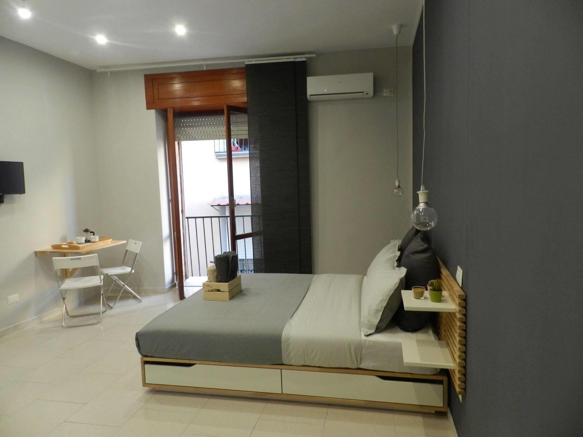 Mola Rooms Neapel Exterior foto